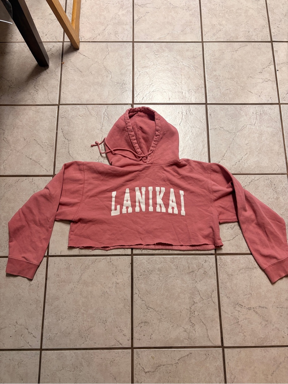 Brandy Melville Cropped Hoodie in Dusty Rose with White 'LANIKAI' Print